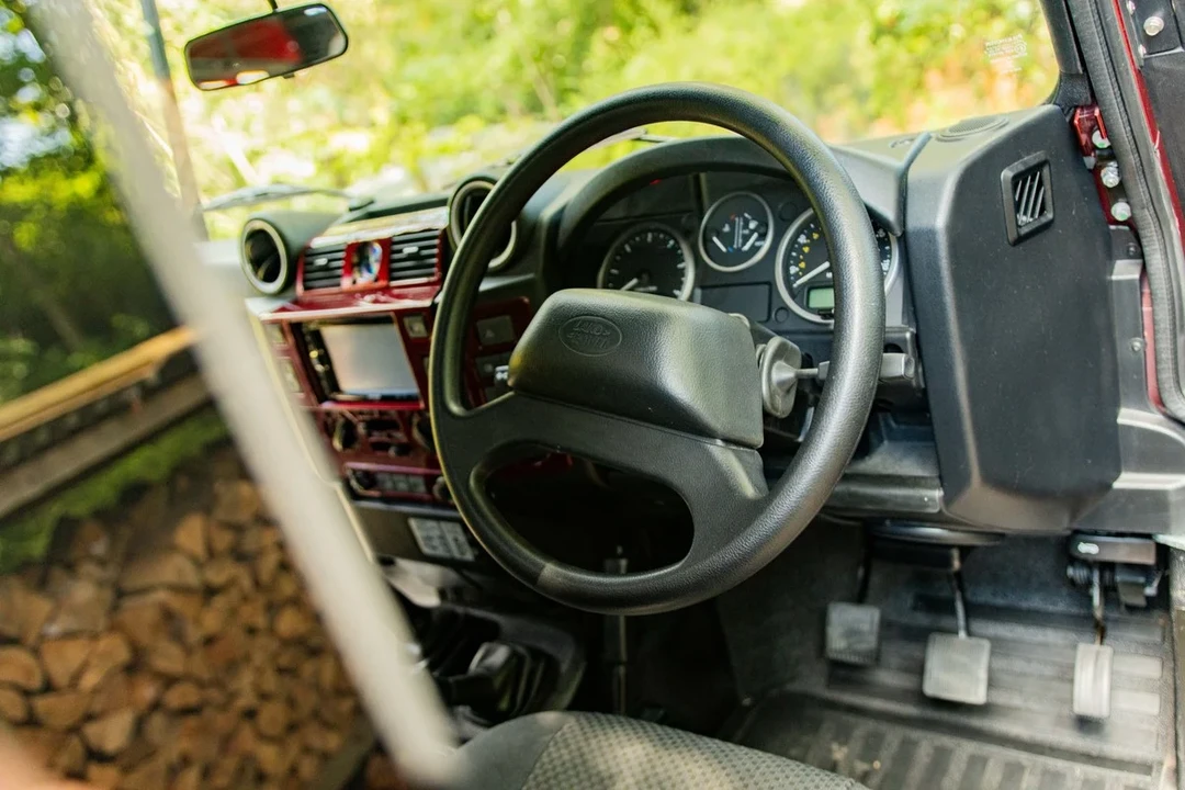 2016 Land Rover Defender - Image 26 of 31