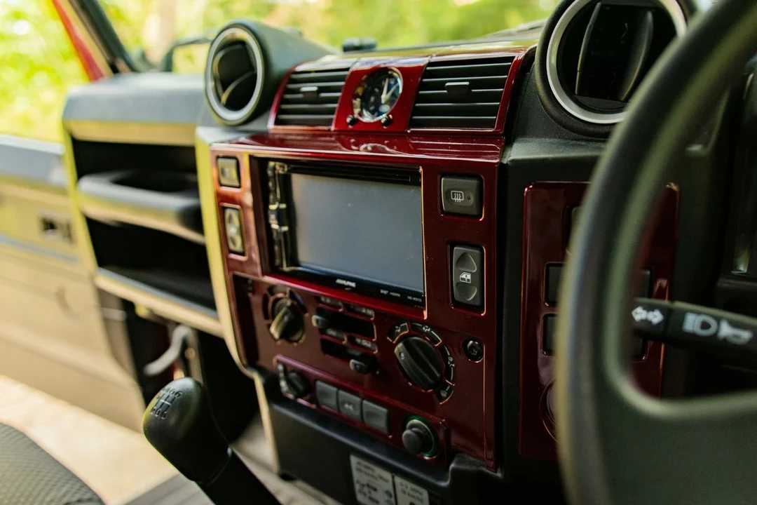 2016 Land Rover Defender - Image 27 of 31