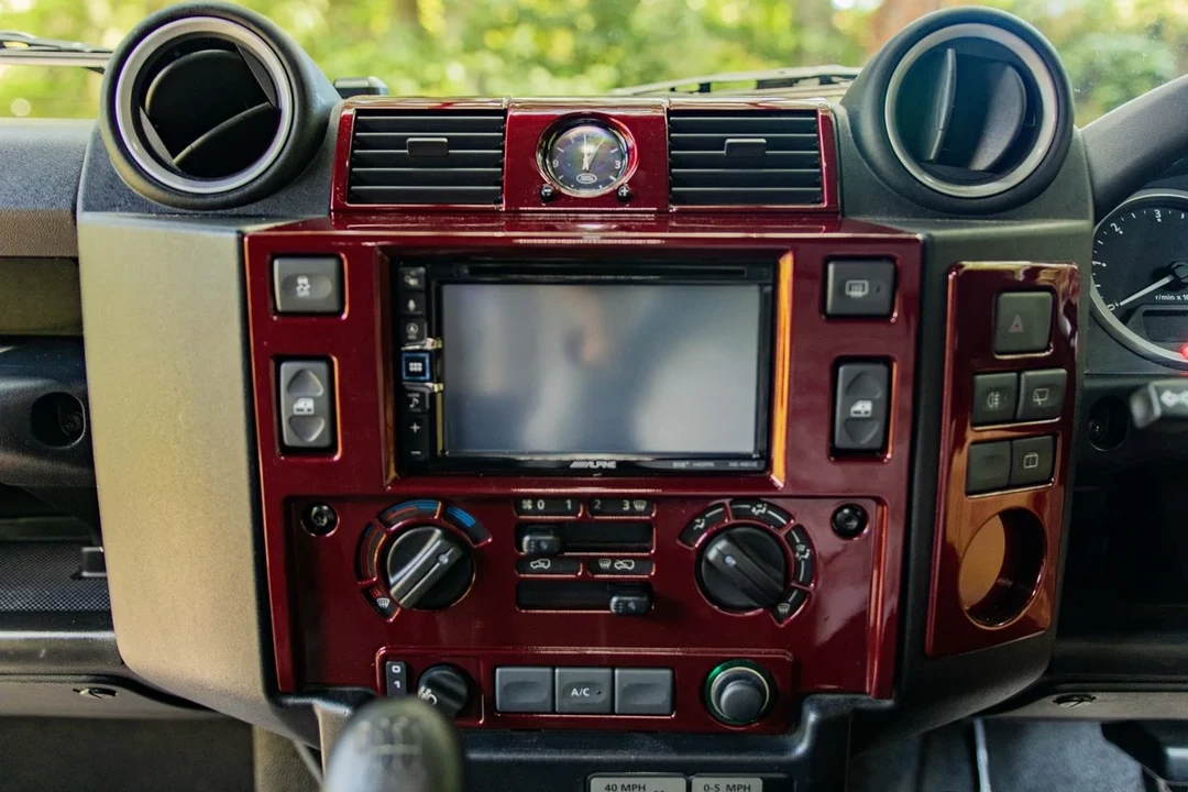 2016 Land Rover Defender - Image 29 of 31