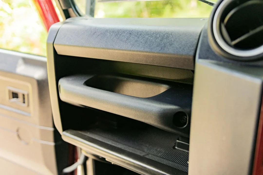 2016 Land Rover Defender - Image 31 of 31