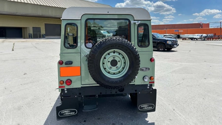 2016 Land Rover Defender - Image 3 of 28