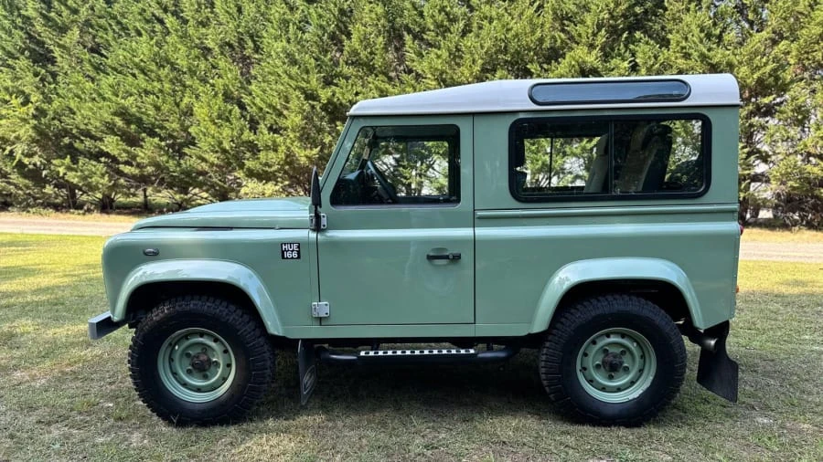 2016 Land Rover Defender - Image 2 of 31