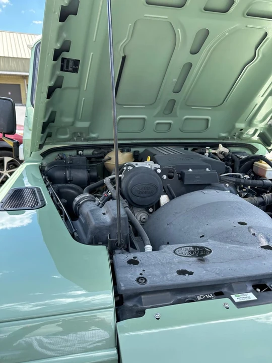 2016 Land Rover Defender - Image 17 of 28