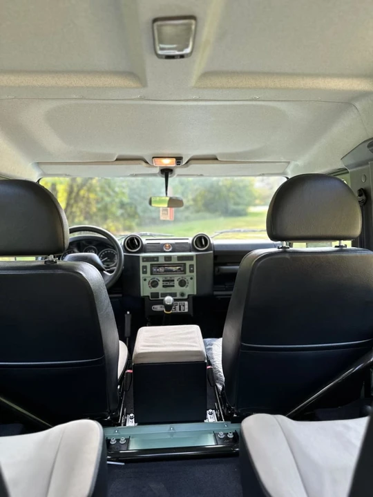2016 Land Rover Defender - Image 16 of 31
