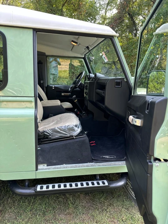 2016 Land Rover Defender - Image 26 of 31