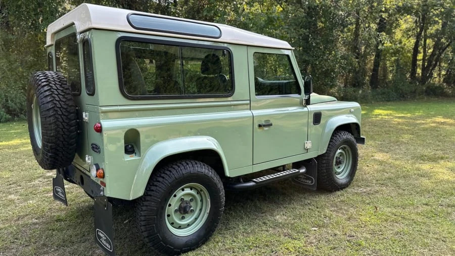 2016 Land Rover Defender - Image 3 of 31