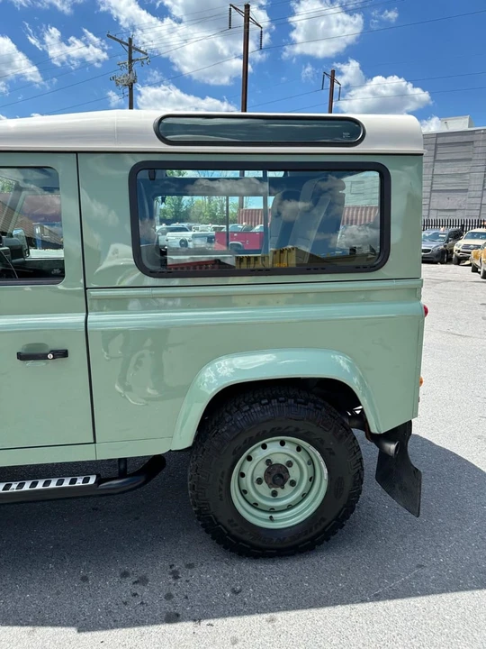 2016 Land Rover Defender - Image 11 of 28