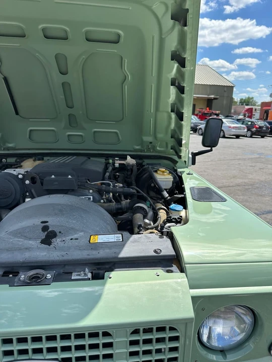 2016 Land Rover Defender - Image 18 of 28