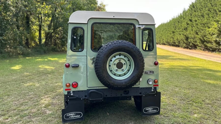 2016 Land Rover Defender - Image 5 of 31