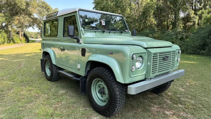 2016 Land Rover Defender - Image 6 of 31