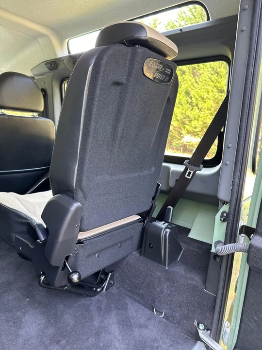 2016 Land Rover Defender - Image 25 of 31