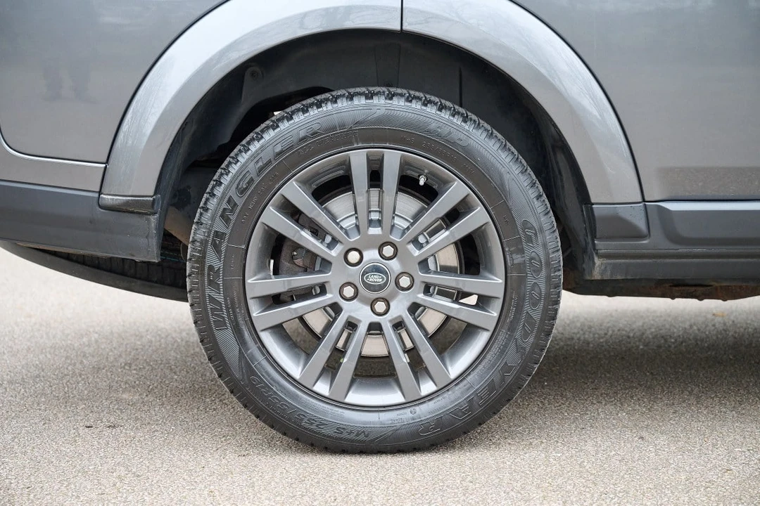 2016 Land Rover Discovery 4th Gen - Image 12 of 30