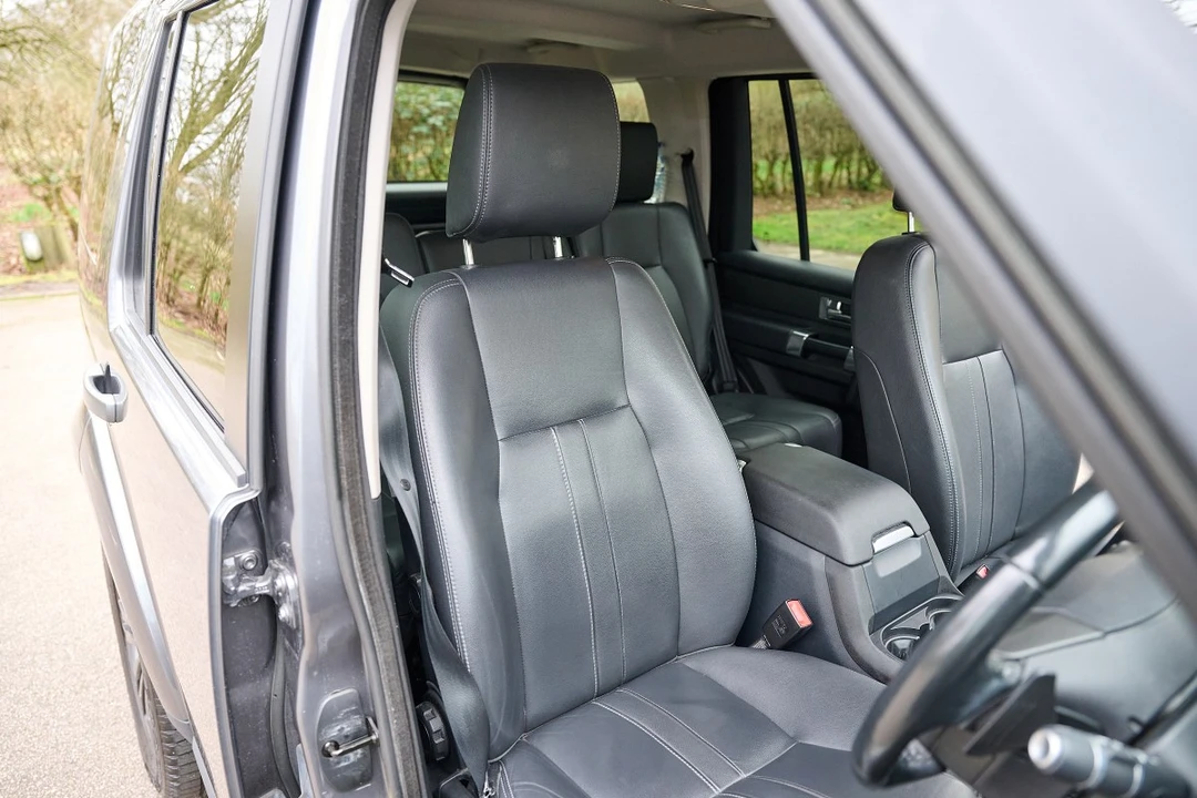 2016 Land Rover Discovery 4th Gen - Image 25 of 30