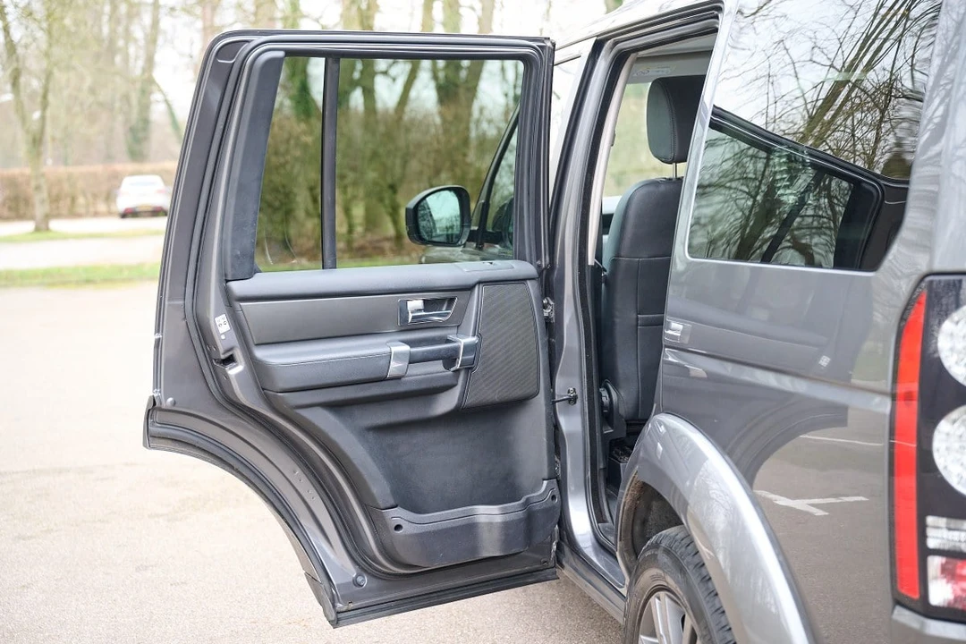 2016 Land Rover Discovery 4th Gen - Image 20 of 30