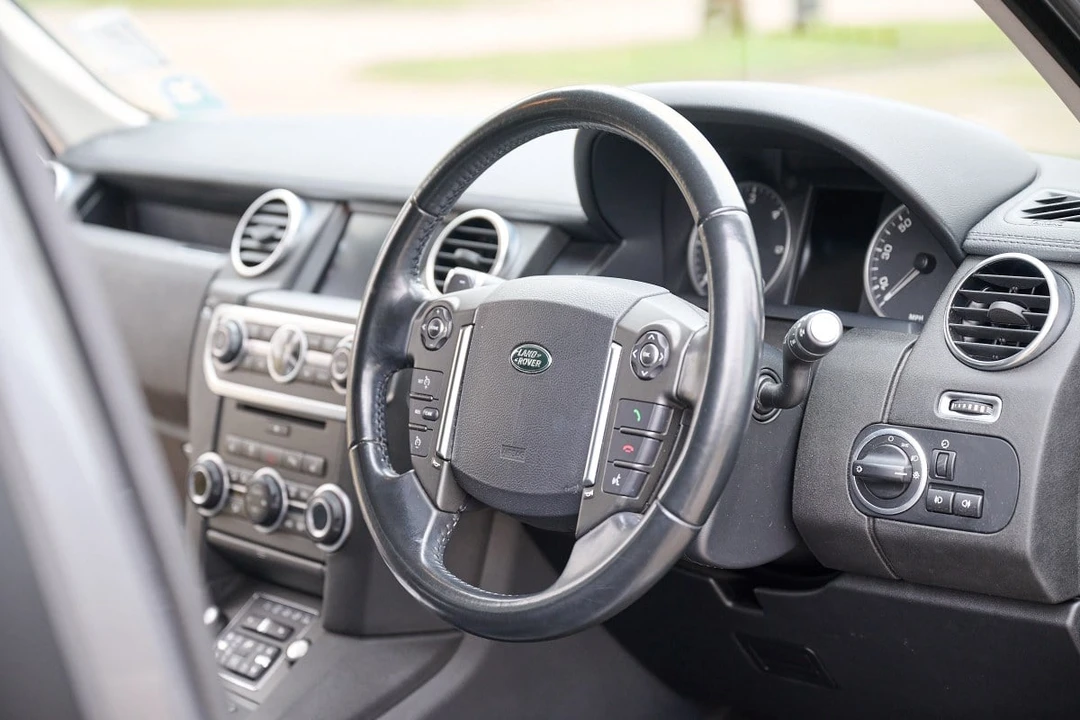 2016 Land Rover Discovery 4th Gen - Image 24 of 30