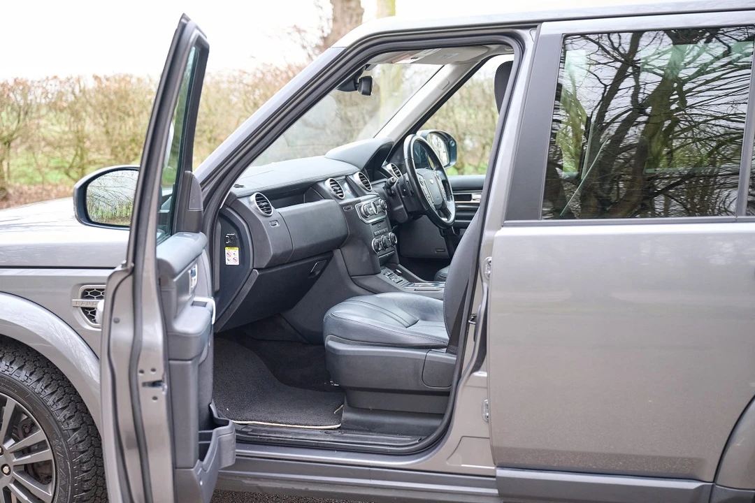 2016 Land Rover Discovery 4th Gen - Image 23 of 30