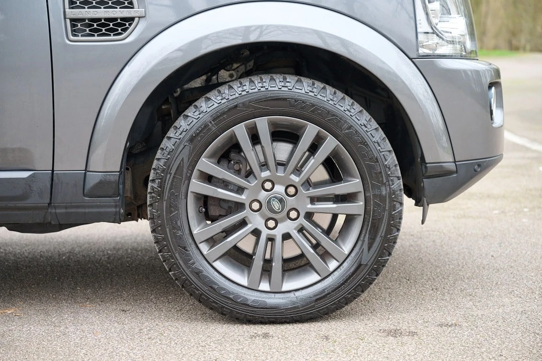 2016 Land Rover Discovery 4th Gen - Image 13 of 30