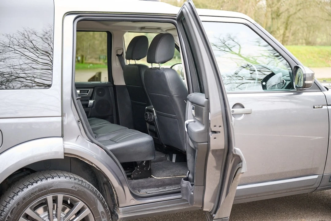 2016 Land Rover Discovery 4th Gen - Image 19 of 30