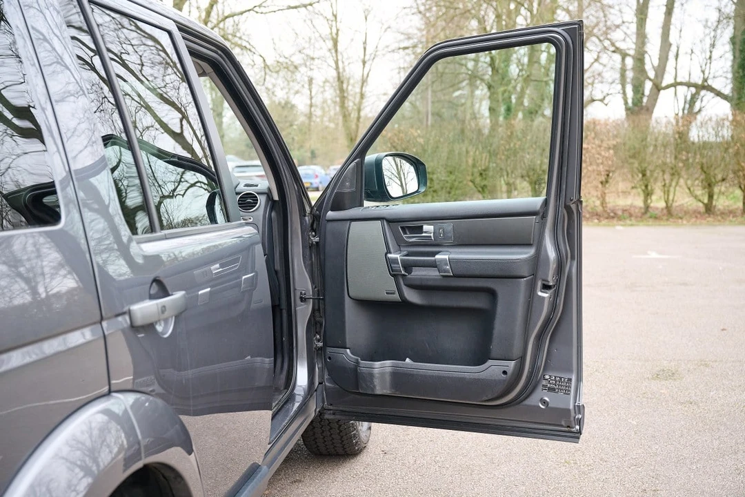 2016 Land Rover Discovery 4th Gen - Image 16 of 30