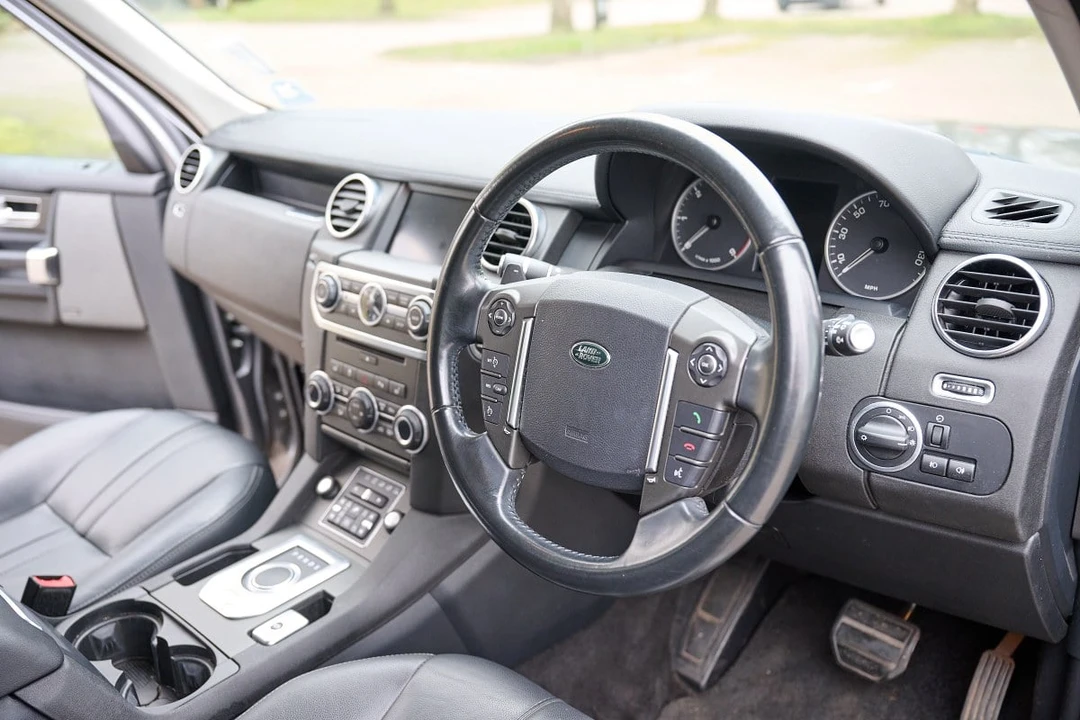 2016 Land Rover Discovery 4th Gen - Image 28 of 30