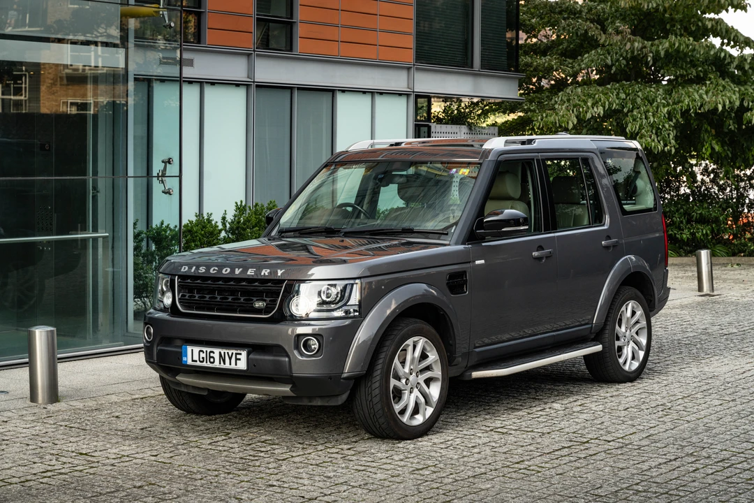 2016 Land Rover Discovery 4th Gen - Image 3 of 31