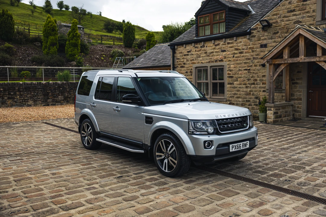 2016 Land Rover Discovery 4th Gen - Image 9 of 31