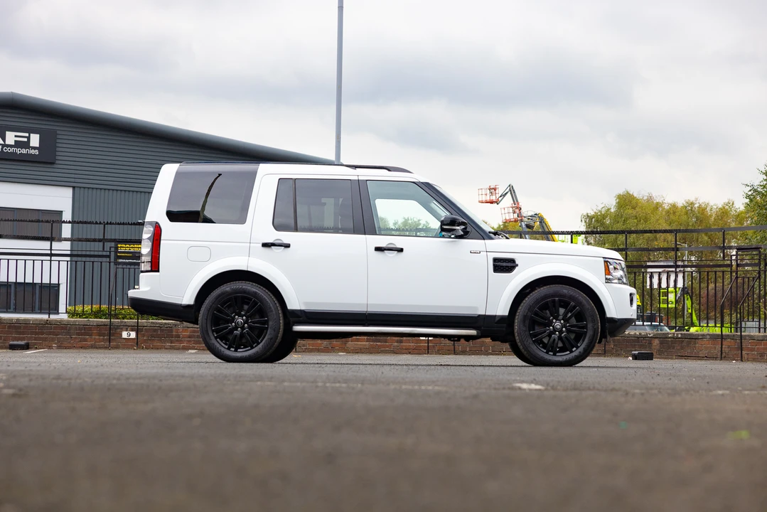 2016 Land Rover Discovery 4th Gen - Image 4 of 31