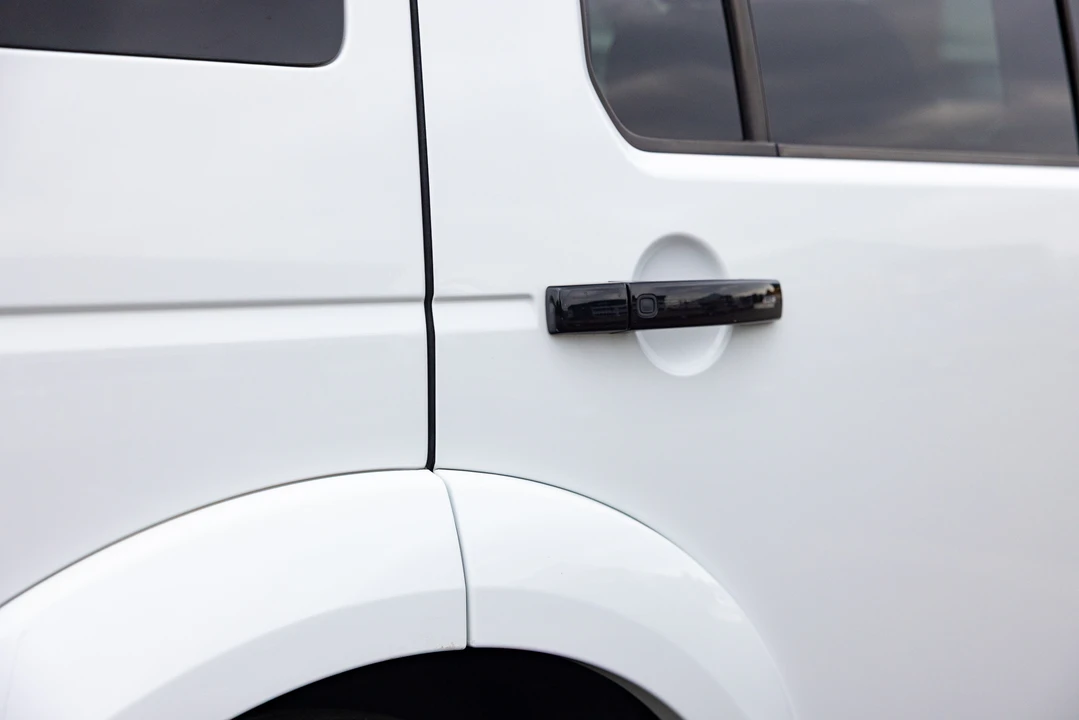 2016 Land Rover Discovery 4th Gen - Image 25 of 31