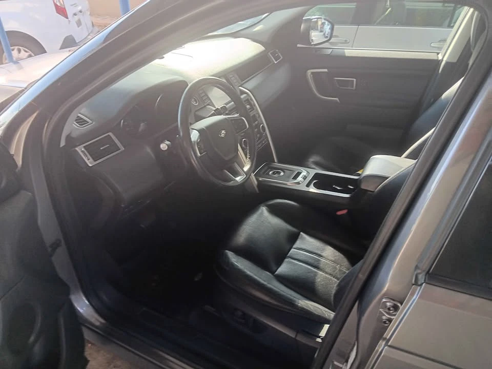 2016 Land Rover Discovery 4th Gen - Image 5 of 6