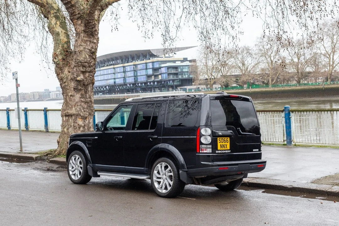 2016 Land Rover Discovery 4th Gen - Image 4 of 30