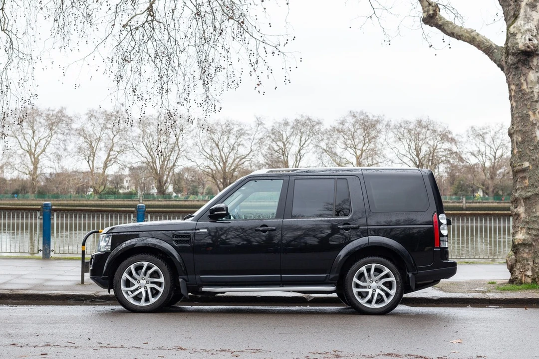 2016 Land Rover Discovery 4th Gen - Image 9 of 30