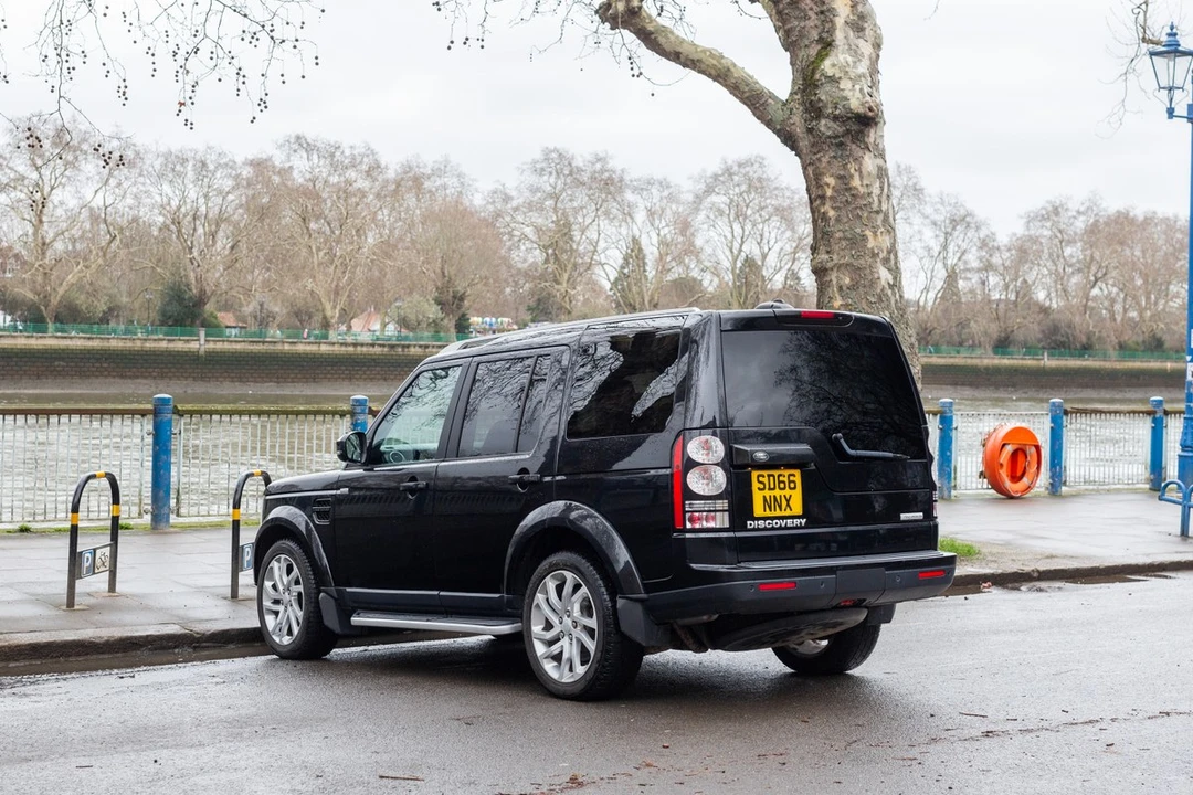 2016 Land Rover Discovery 4th Gen - Image 15 of 30