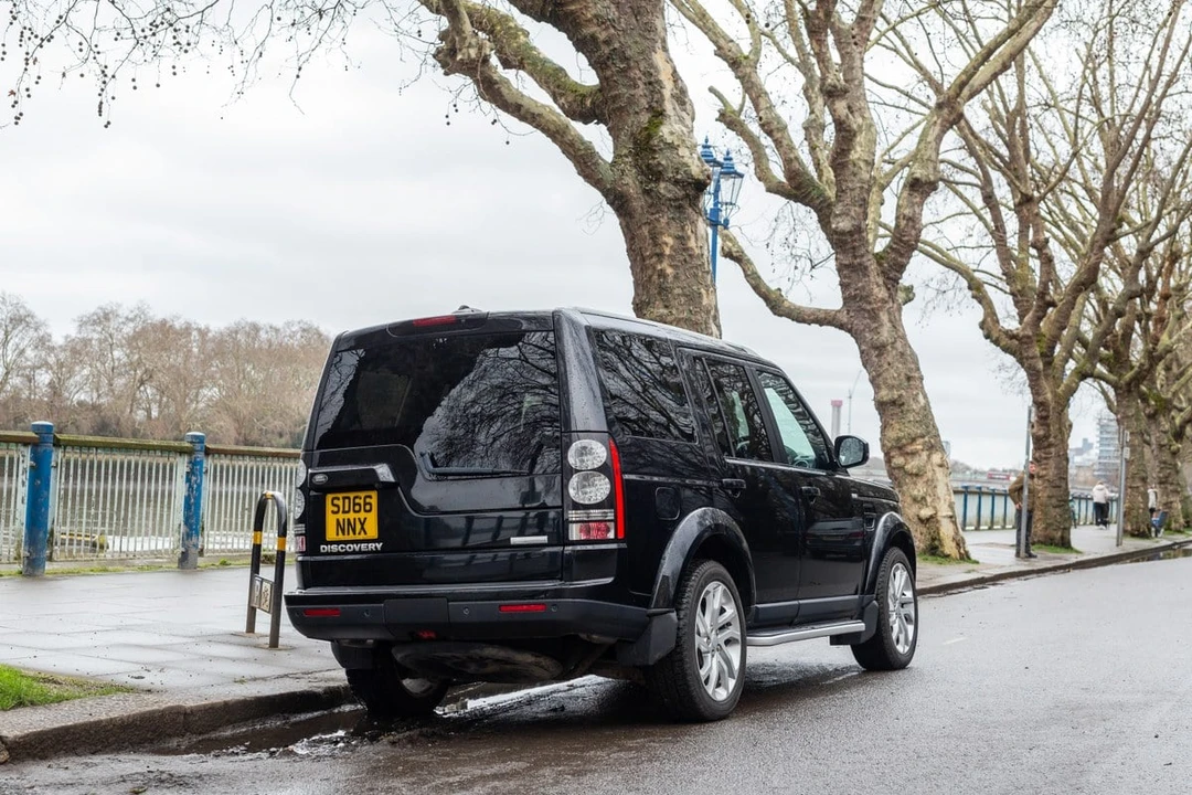 2016 Land Rover Discovery 4th Gen - Image 25 of 30
