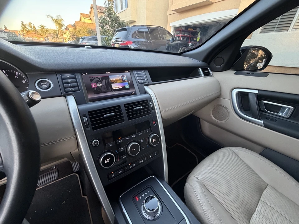 2016 Land Rover Discovery 4th Gen - Image 17 of 21