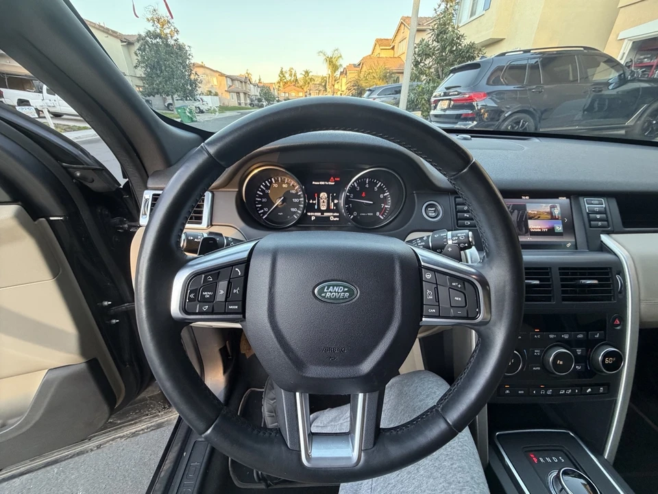 2016 Land Rover Discovery 4th Gen - Image 18 of 21