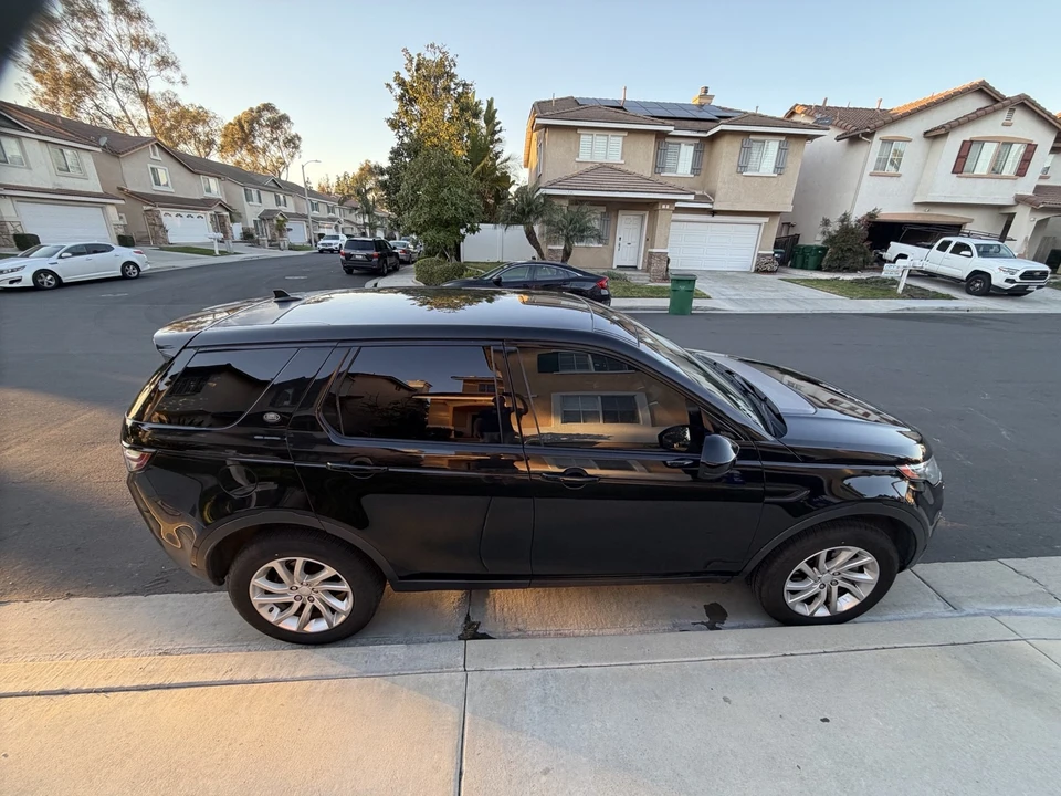 2016 Land Rover Discovery 4th Gen - Image 8 of 21