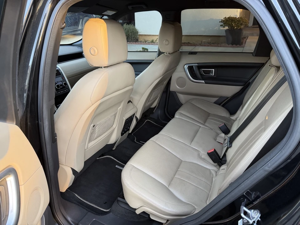 2016 Land Rover Discovery 4th Gen - Image 14 of 21
