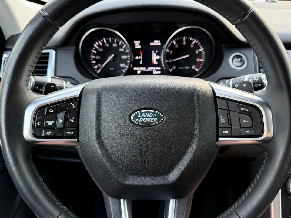 2016 Land Rover Discovery 4th Gen - Image 9 of 12
