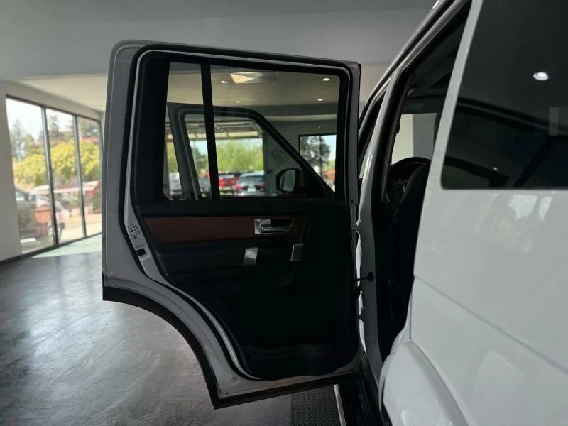2016 Land Rover Discovery 4th Gen - Image 16 of 20