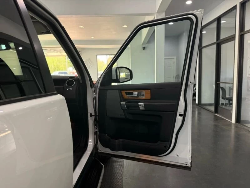 2016 Land Rover Discovery 4th Gen - Image 19 of 20