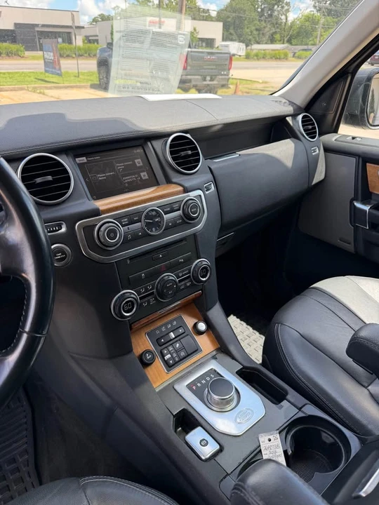 2016 Land Rover Discovery 4th Gen - Image 12 of 17