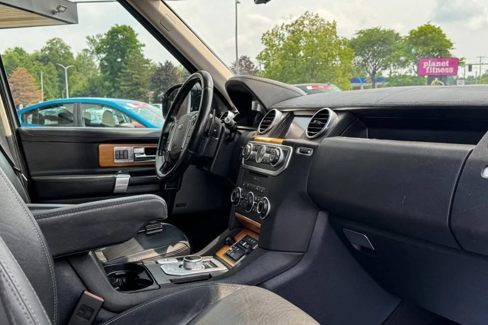 2016 Land Rover Discovery 4th Gen - Image 15 of 20