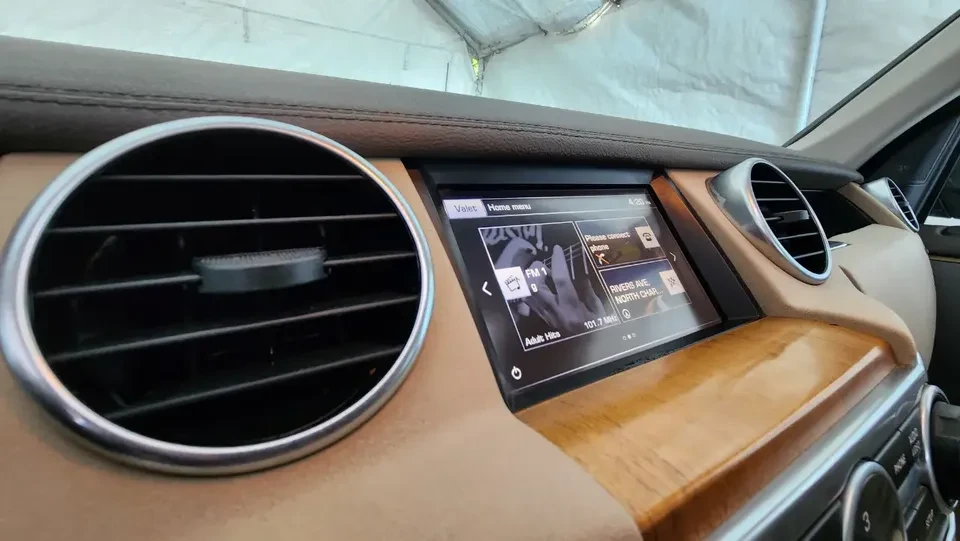 2016 Land Rover Discovery 4th Gen - Image 13 of 20