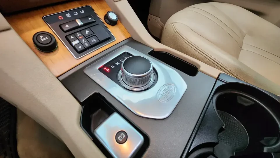 2016 Land Rover Discovery 4th Gen - Image 15 of 20