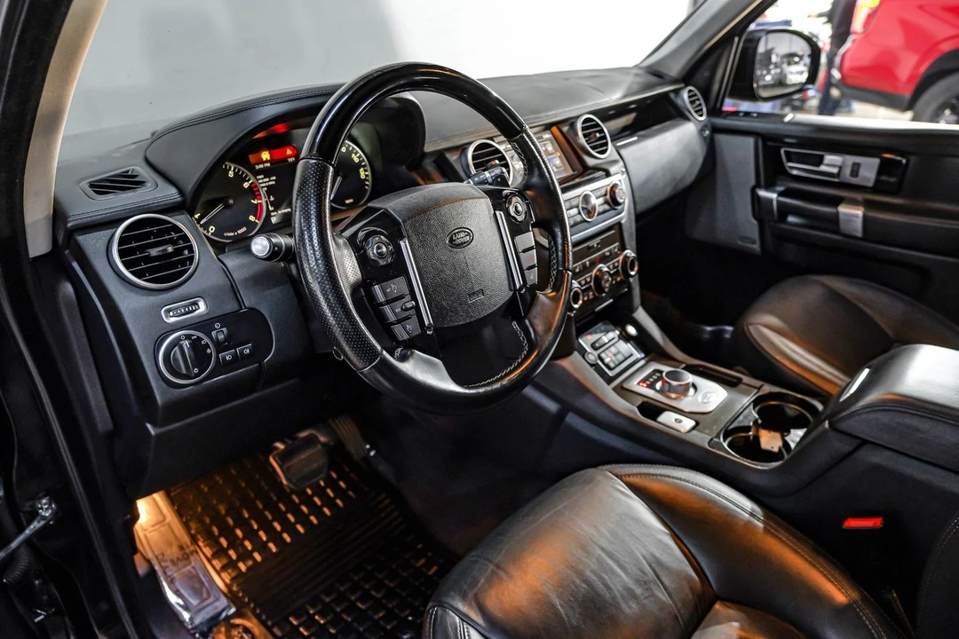 2016 Land Rover Discovery 4th Gen - Image 3 of 12