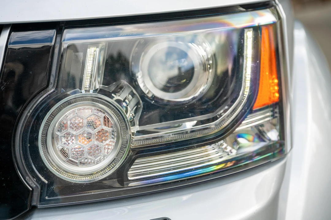 2016 Land Rover Discovery 4th Gen - Image 13 of 31