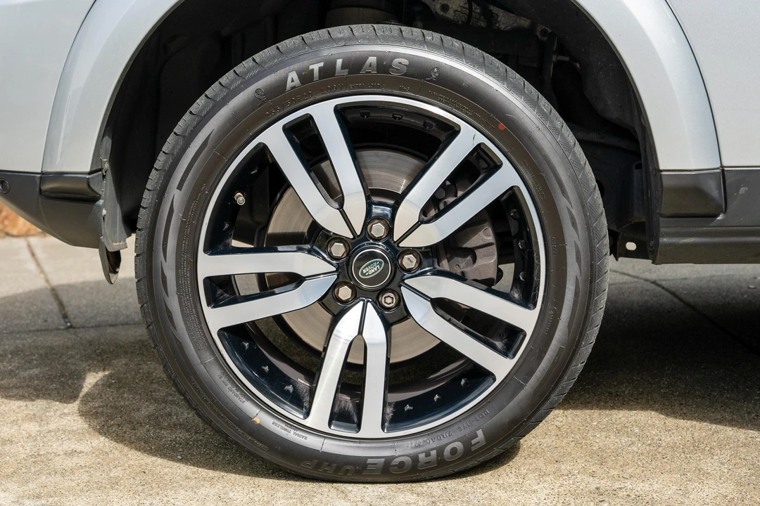 2016 Land Rover Discovery 4th Gen - Image 26 of 31