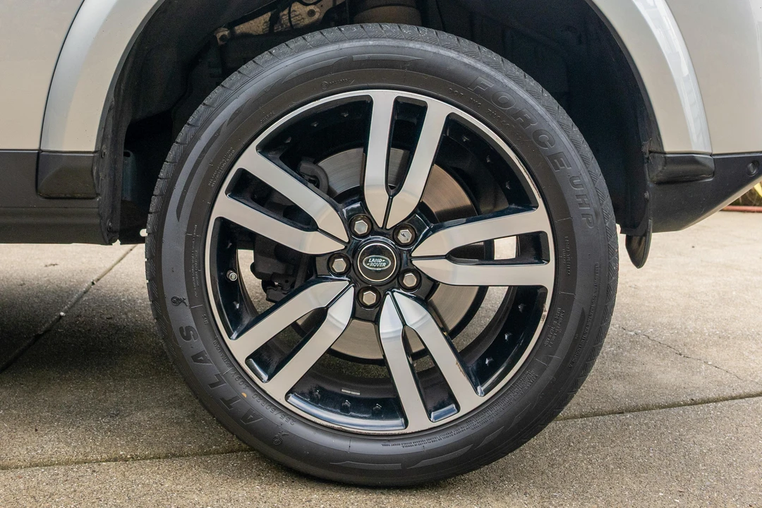 2016 Land Rover Discovery 4th Gen - Image 27 of 31