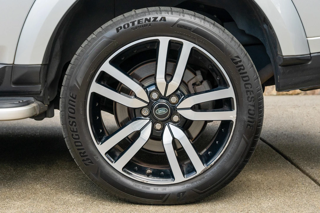 2016 Land Rover Discovery 4th Gen - Image 28 of 31