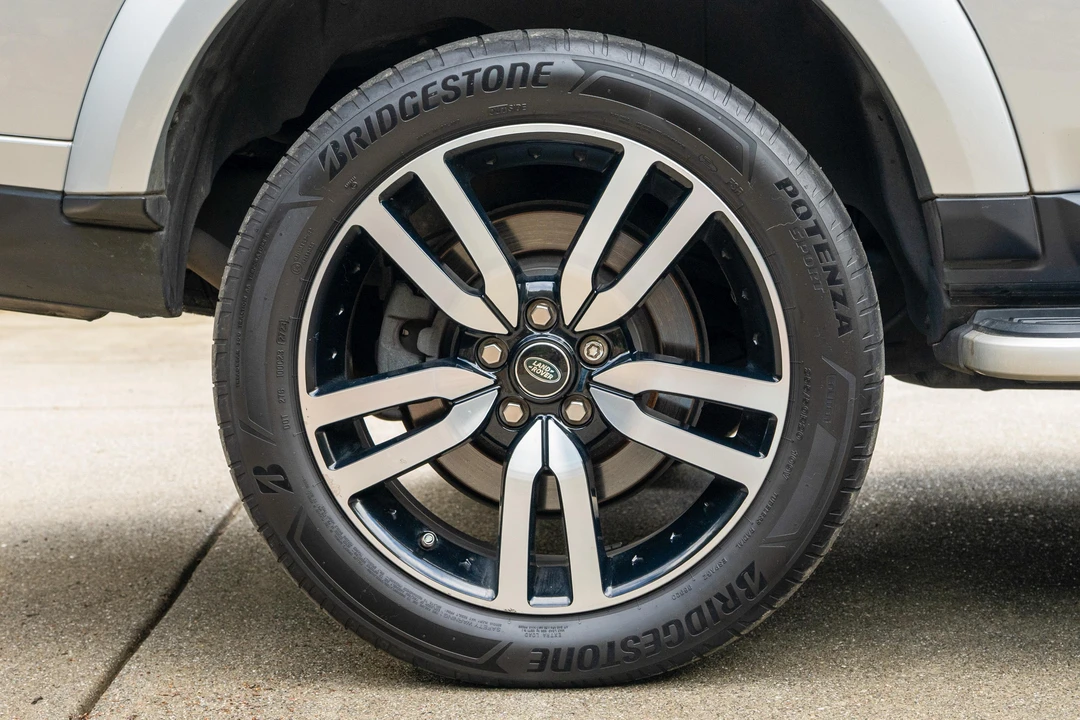 2016 Land Rover Discovery 4th Gen - Image 29 of 31
